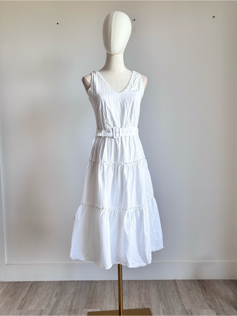 Ann Taylor White Sleeveless Tiered V-Neck Midi Dress with Belt